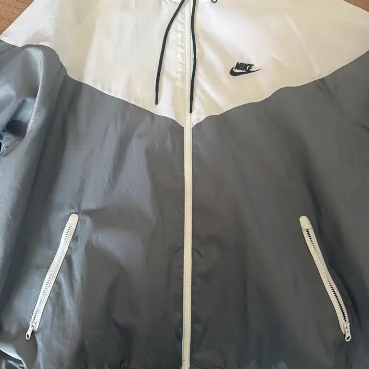 [SOLD OUT] 나이키 바람막이 화이트/그레이 xl 새상품급