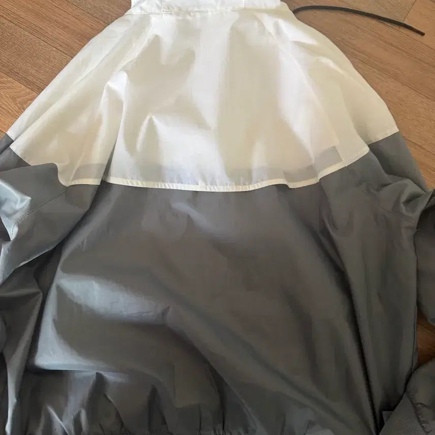 [SOLD OUT] 나이키 바람막이 화이트/그레이 xl 새상품급