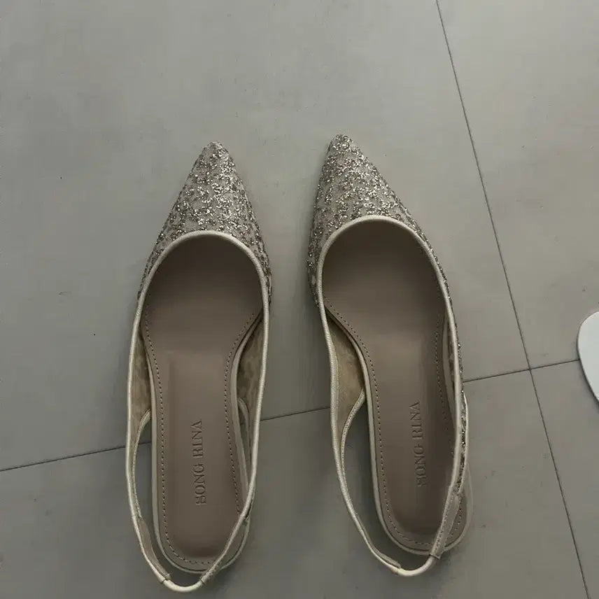 [BUNJANG] Song Lina Glitter Gold Leather Slingback Sandals (225) / 송리나 글리터 골드 가죽 샌들 슬링백 슈즈 225