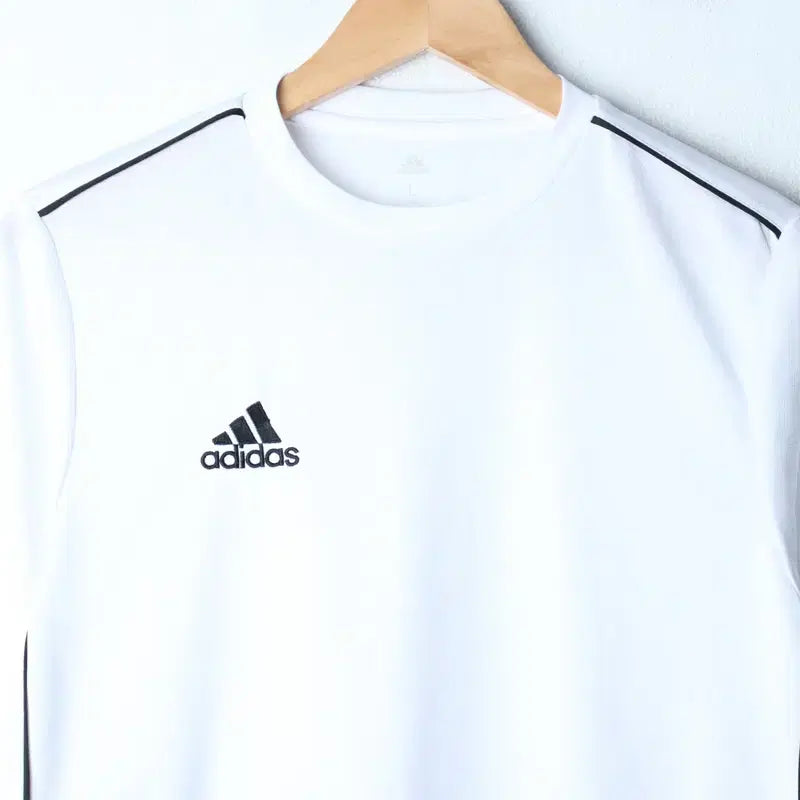 [BUNJANG] Adidas T-Shirt Functional White Old School (L-XL) / (L-XL) 아디다스 반팔 티셔츠 기능성 화이트 올드스쿨-758E
