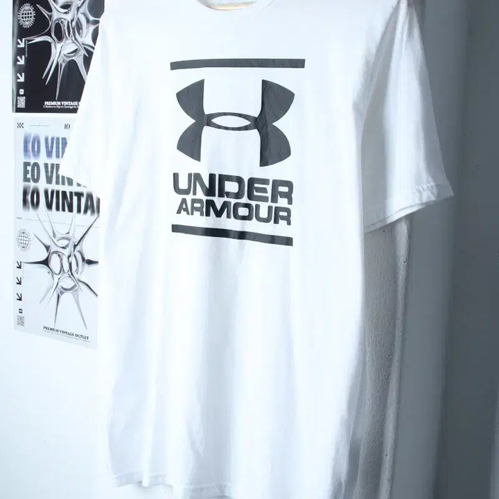 [BUNJANG] Under Armour Big Logo Short Sleeve T-Shirt White / (M-L) 언더아머 반팔 티셔츠 빅로고 화이트 올드스쿨-758F