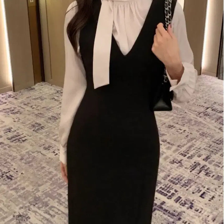 [BUNJANG] Everymorning Leaf Half-Neck Satin Blouse / 에브리모닝 리프 하프넥 샤틴 하객룩 타이 블라우스