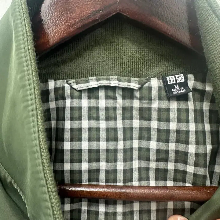 [BUNJANG] Uniqlo Khaki Check Lined Bomber Jacket / [만원 아라비아빈티지]유니클로 카키색 체크 안감 봄버 자켓 105