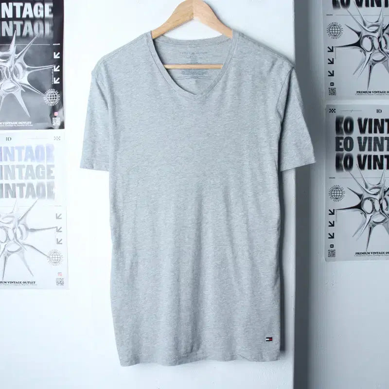 [BUNJANG] Tommy Hilfiger V-Neck Plain T-Shirt Grey / (M-L) 타미힐피거 반팔 티셔츠 브이넥 그레이 무지-7593