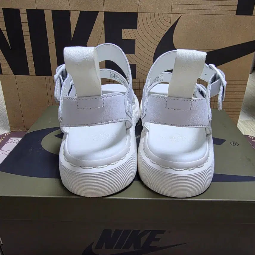 [BUNJANG] Dr. Martens White Sandals / 닥터마틴 화이트  샌들