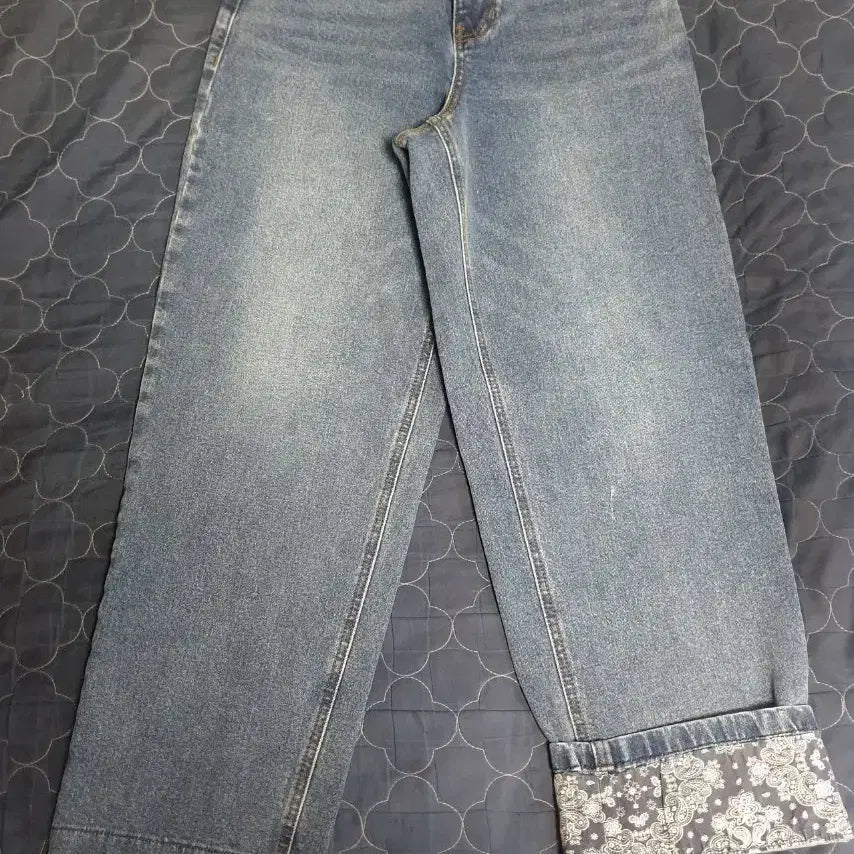 [BUNJANG] Thursday Island Bandana Roll-Up Denim Pants (S) / (품절)써스데이아일랜드 24s 반다나 롤업 패브릭 배기 데님팬츠 (S)