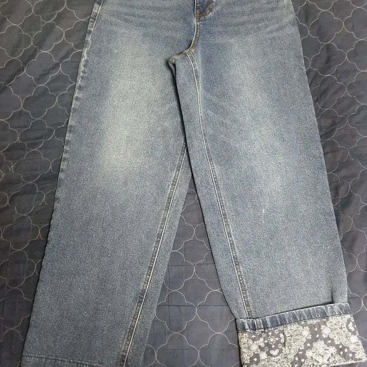 [BUNJANG] Thursday Island Bandana Roll-Up Denim Pants (S) / (품절)써스데이아일랜드 24s 반다나 롤업 패브릭 배기 데님팬츠 (S)