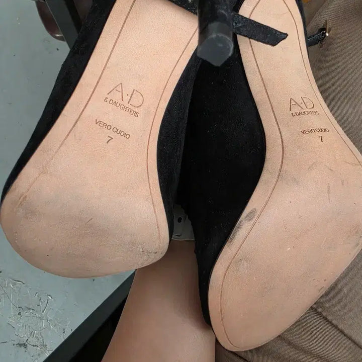 [BUNJANG] AD Black Flower Mule Slippers / AD 블랙 플라워 뮬 슬리퍼