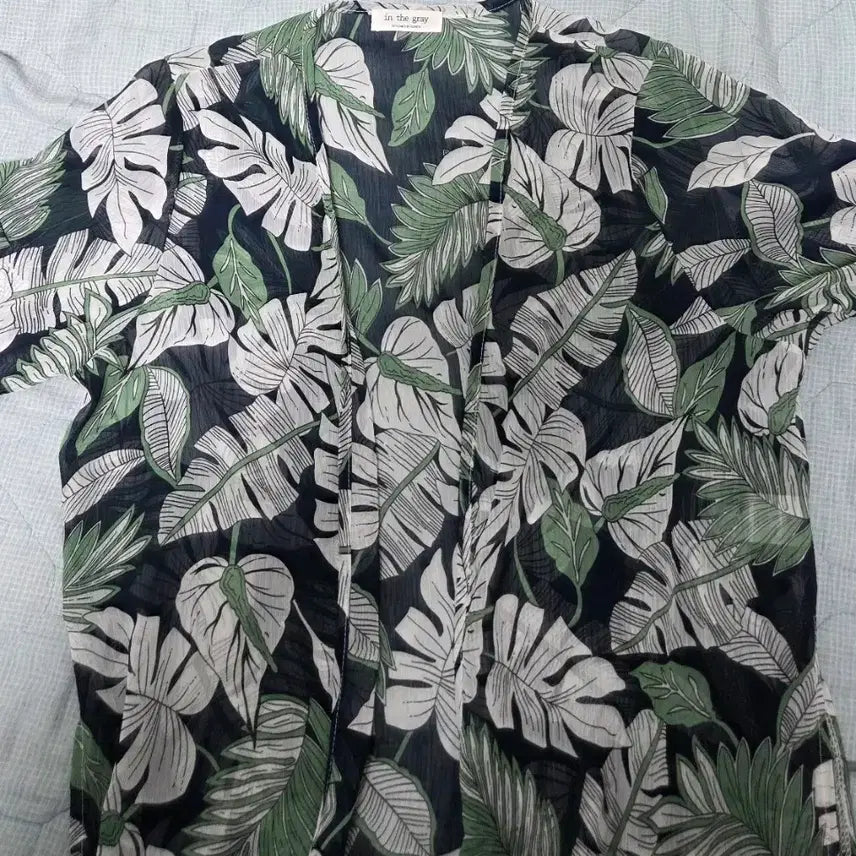 [BUNJANG] Modern Leaf Pattern See-Through Long Cardigan / 모던한 나뭇잎 패턴 시스루 롱 가디건