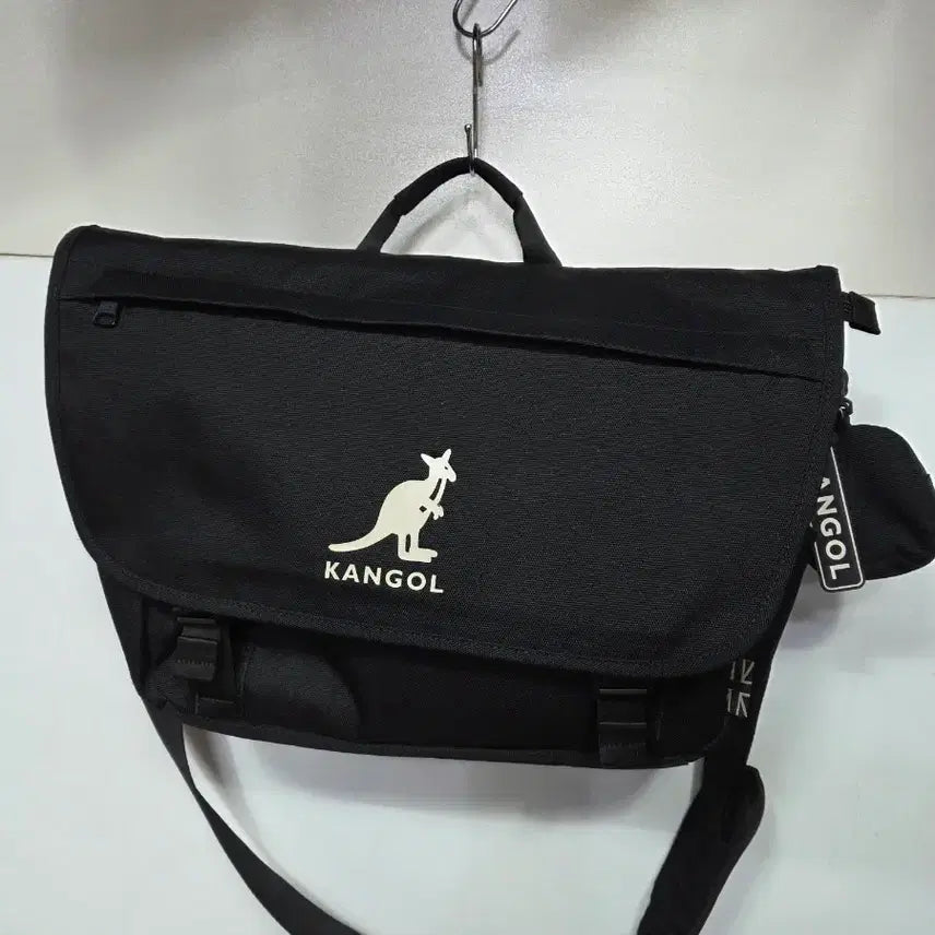 [BUNJANG] Kangol Black Messenger Bag / 캉골 블랙 메신저백 가방
