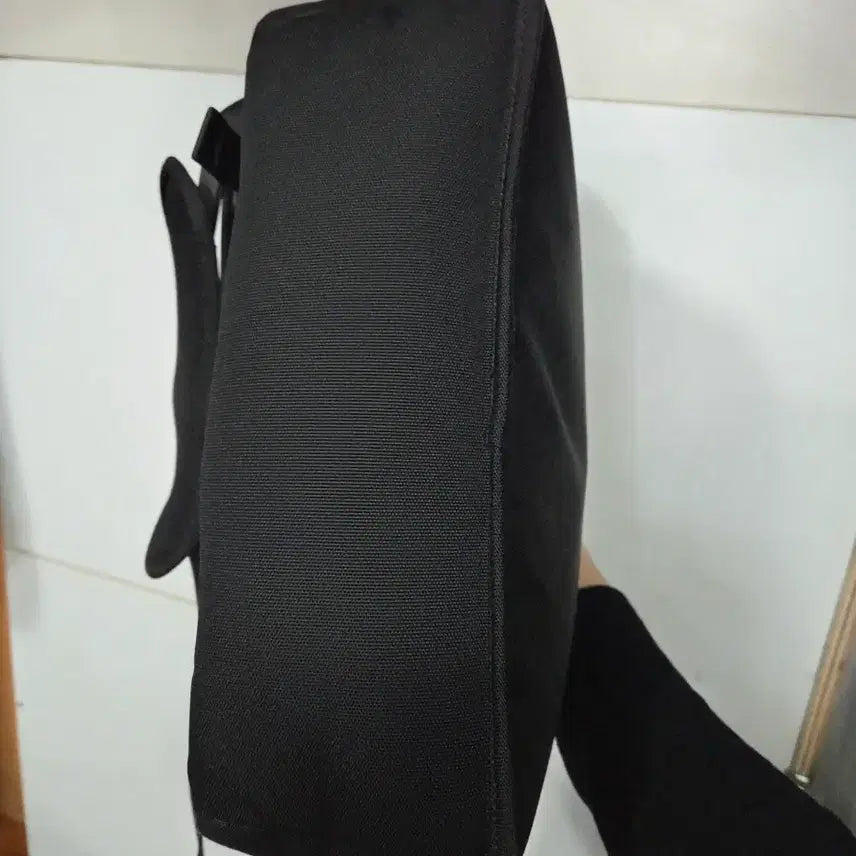 [BUNJANG] Kangol Black Messenger Bag / 캉골 블랙 메신저백 가방