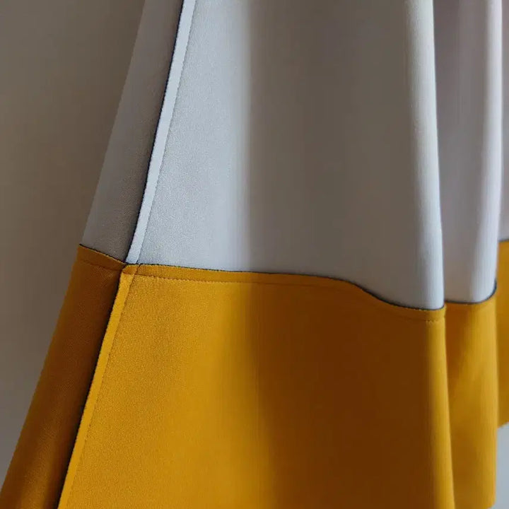[BUNJANG] Color-Blocked Flare Midi Skirt / 배색 플레어 미디스커트