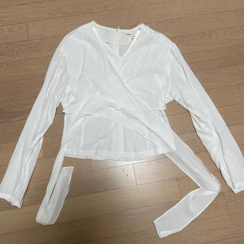 [BUNJANG] Baguette White Wrap Blouse / 이염)바게트 Baguette 화이트 랩 블라우스