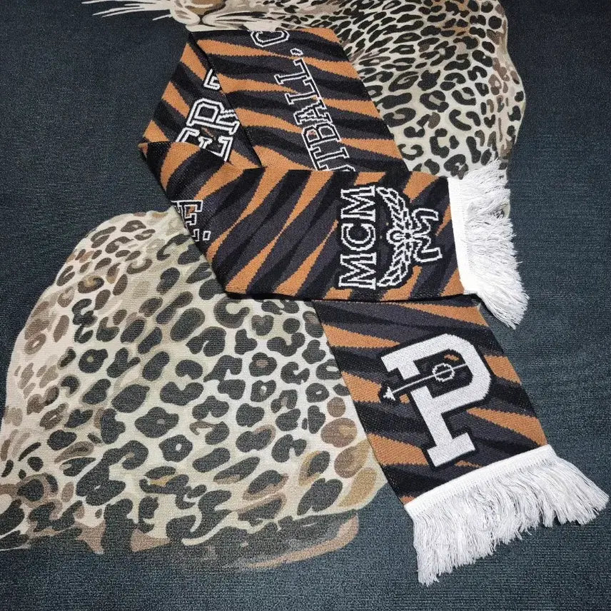 [BUNJANG] MCM X Over the Pitch Collaboration Scarf / MCM X 오버더피치 콜라보 머플러