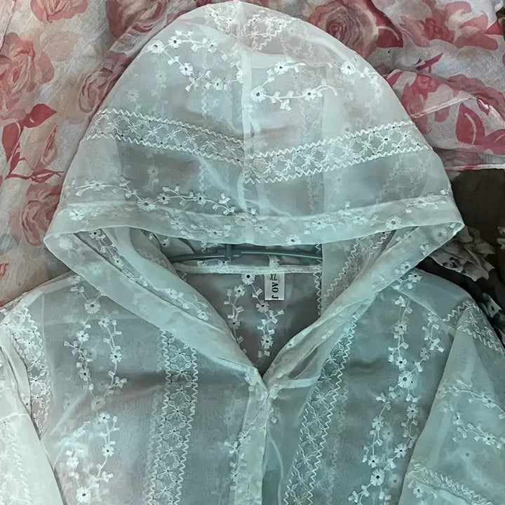 [BUNJANG] Vintage Floral Punch Lace Hooded Jacket / 빈티지 플로랄 펀칭 레이스 후드 자켓
