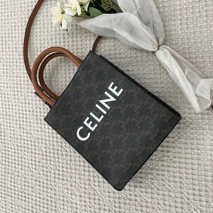 [BUNJANG] Celine Triomphe Canvas Bag Mini / 셀린느 트리옹프 카바스백 미니((급처!))