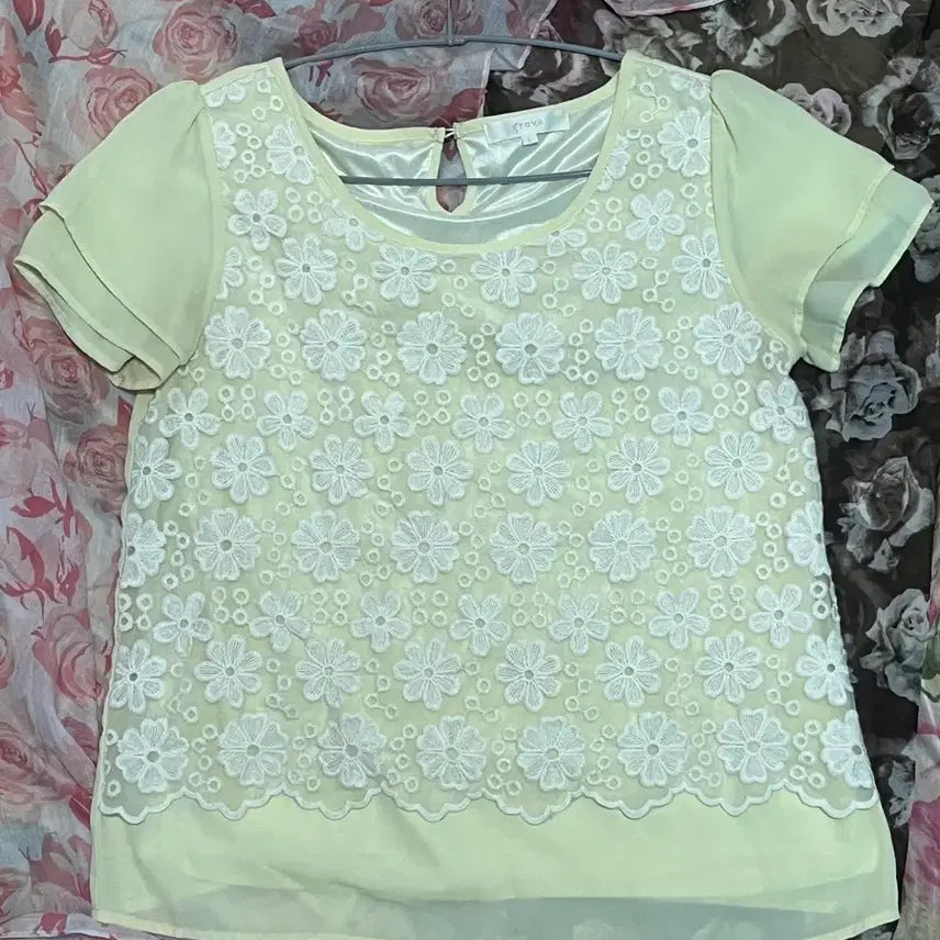 [BUNJANG] Vintage Pale Yellow Daisy Lace Short Sleeve T-Shirt / 빈티지 연노랑 페일 레이스 반팔 티셔츠