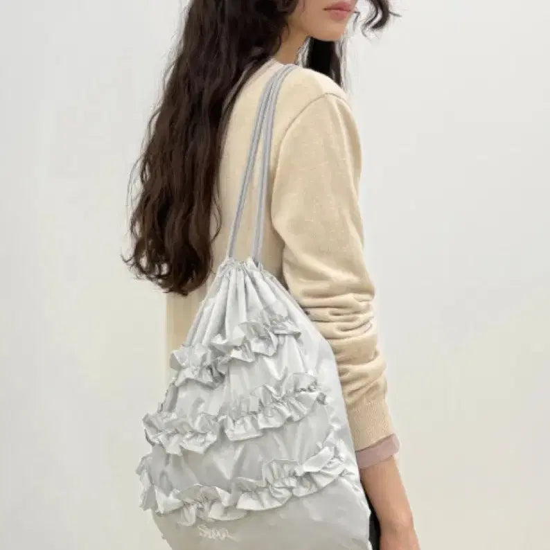[BUNJANG] Sinoon Ruffle String Bag Silver / 새상품 Sinoon ruffle string bag 시눈 스트링백