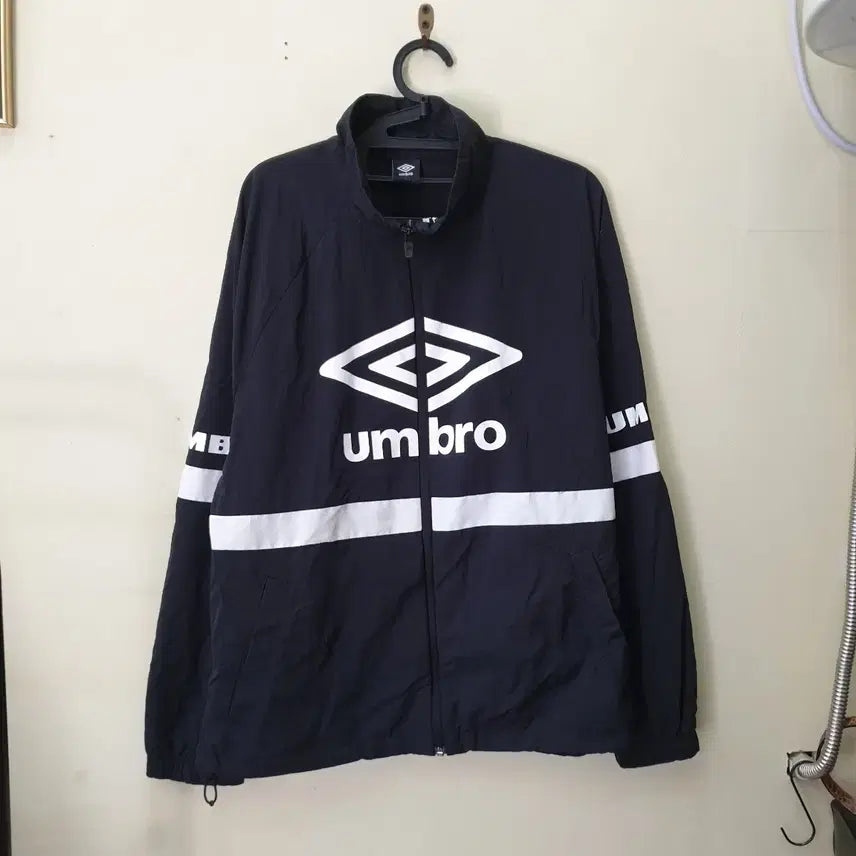 [BUNJANG] Umbro Big Logo Windbreaker Jacket (Size 95) / [95] 엄브로 빅로고 바람막이