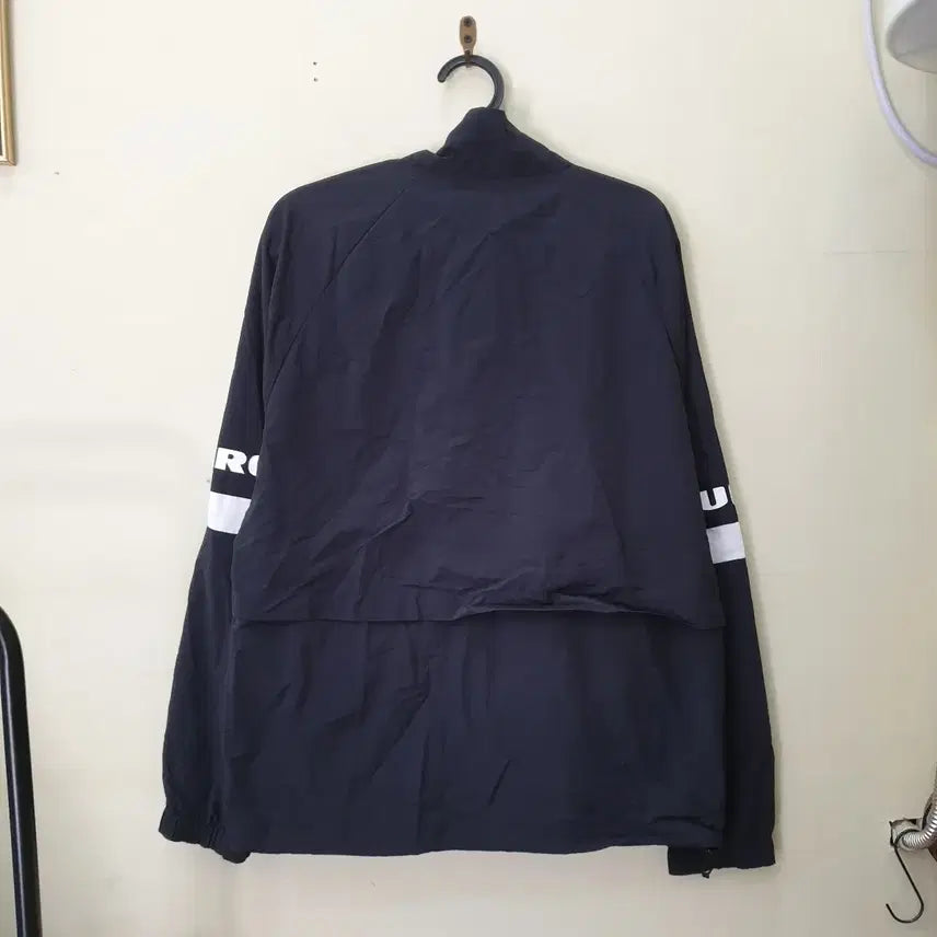 [BUNJANG] Umbro Big Logo Windbreaker Jacket (Size 95) / [95] 엄브로 빅로고 바람막이