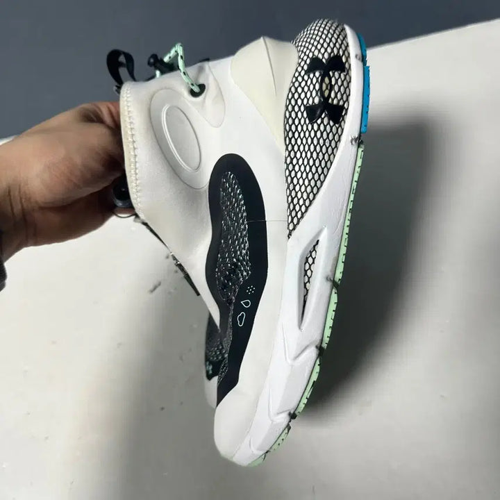 [BUNJANG] Under Armour HOVR Phantom 2 White Sneakers / 245 언더아머 호버 팬텀2 화이트 스니커즈