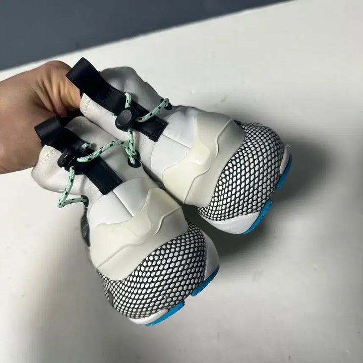 [BUNJANG] Under Armour HOVR Phantom 2 White Sneakers / 245 언더아머 호버 팬텀2 화이트 스니커즈