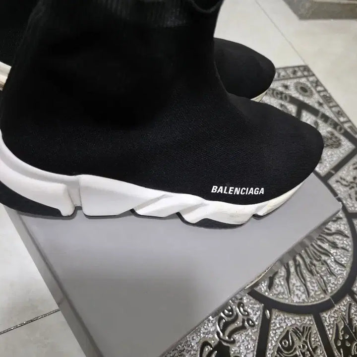 [BUNJANG] Balenciaga Speed Trainer Size 42 / 발렌시아가 스피드러너 42사이즈