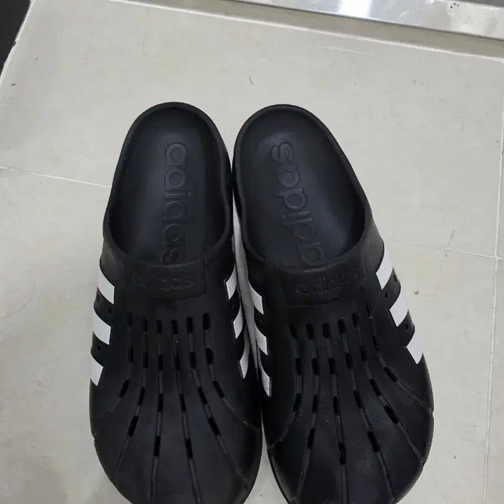 [BUNJANG] Adidas Adilette Clog Slides Black / 아디다스 아딜렛 클로그 블랙 슬리퍼