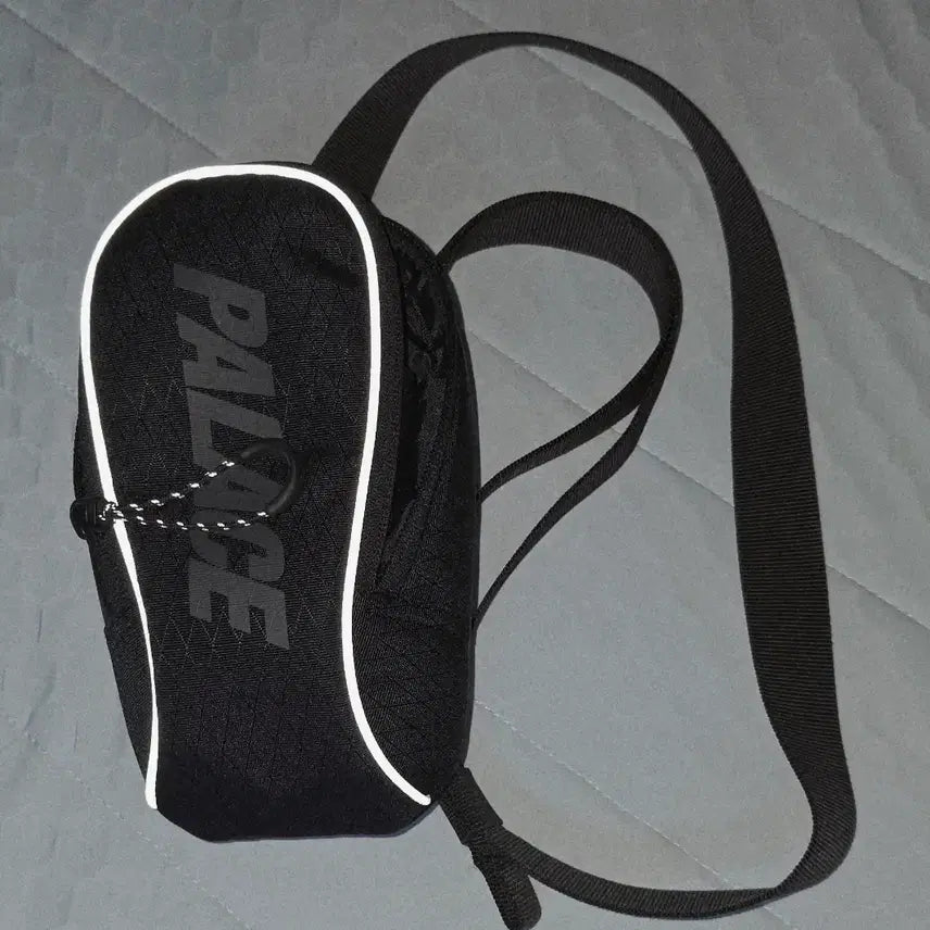 [BUNJANG] Palace Cordura Y-Zip Sling Bag Black / 팔라스 코듀라 Y 립 슬링 블랙 - 24SS