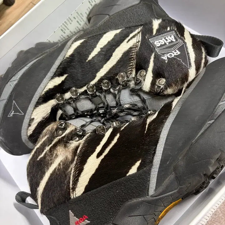[BUNJANG] ROA x Aries Andreas Zebra Size 40 / ROA x Aries 안드레아스 지브라 40 사이즈