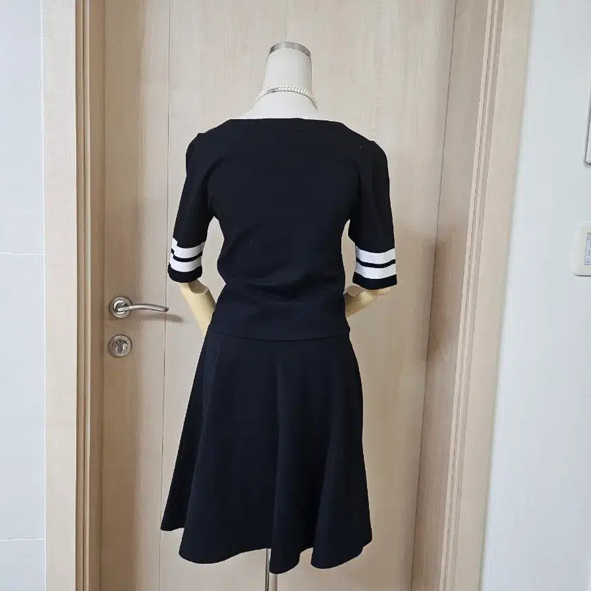 [BUNJANG] Lacoste Black Stripe Short Sleeve Dress / 라코스테 블랙 스트라이프 반팔 원피스 미사용