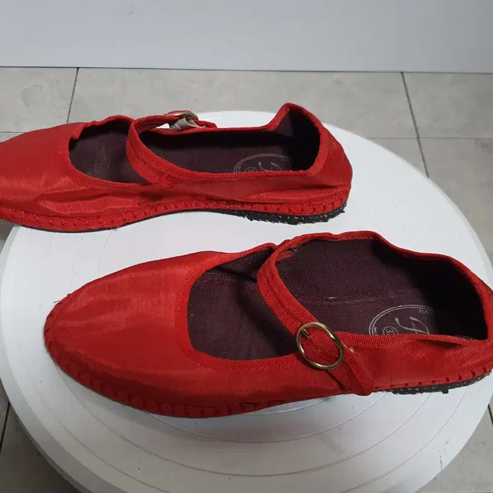[BUNJANG] Flabelus Mary Jane Style Flat Shoes - Spanish Silk &amp; Buckle Strap (EU 37) / 스페인 플라블루스 메리 제인 스타일 플랫 슈즈 235-240mm(EU37