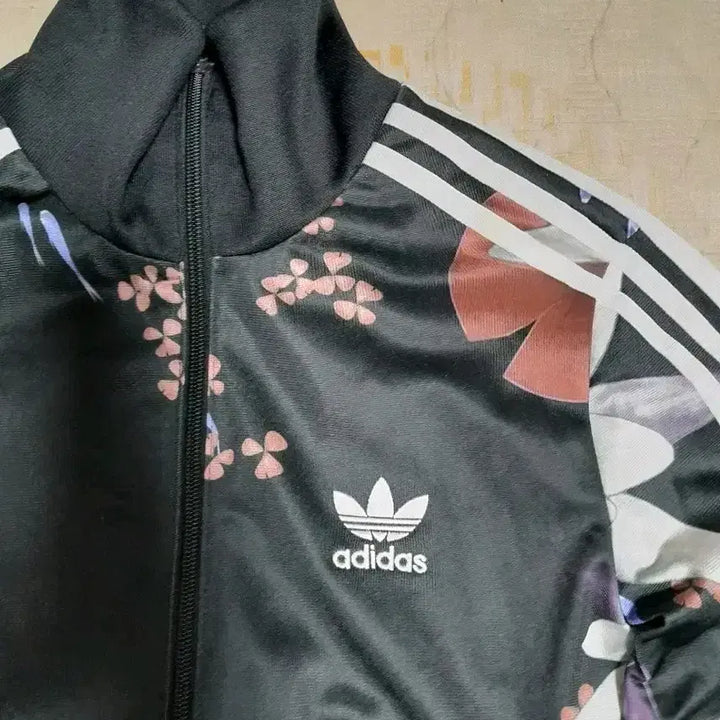 [BUNJANG] Adidas Flower Pattern Track Top Black S / 아디다스 플라워 패턴 트랙탑 블랙 S