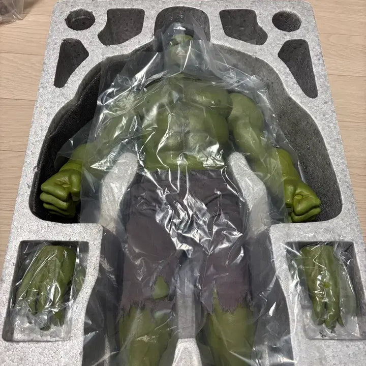 [BUNJANG] Hot Toys Hulk Ripped Jeans Version / 핫토이 헐크 찢바헐크