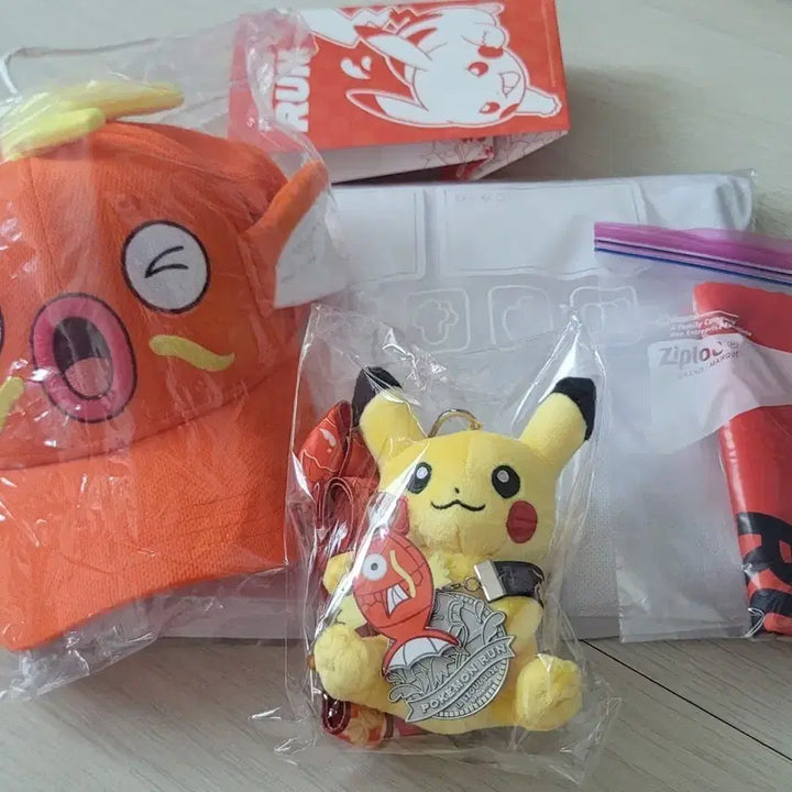[BUNJANG] Pokemon Run 5km Medal Keyring, T-shirt, Hat, and Bag Set / 포켓몬런 5km 메달키링+티셔츠+모자+가방