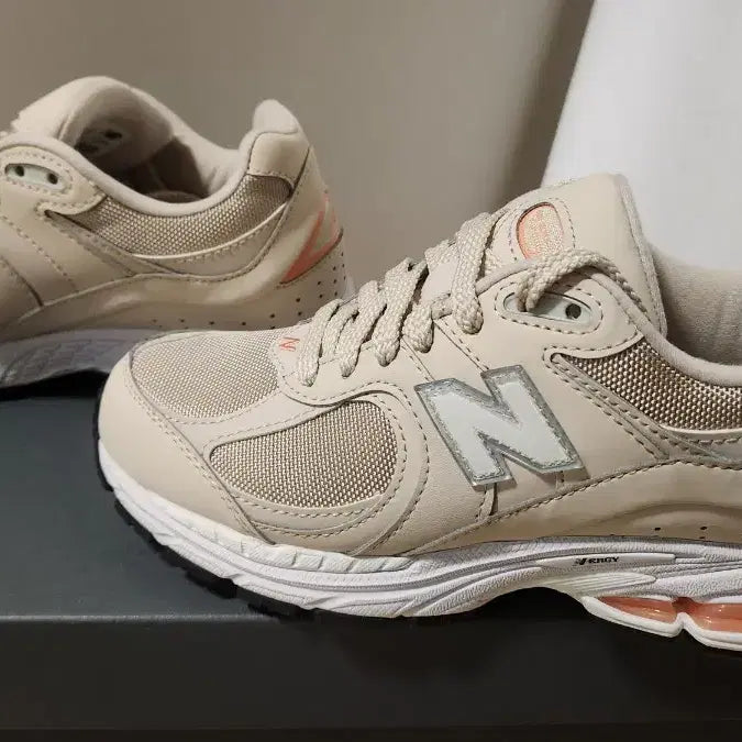 [BUNJANG] New Balance 2002R Beige Sneakers / 225~230추천  신품 뉴발란스 2002R 12만9천원