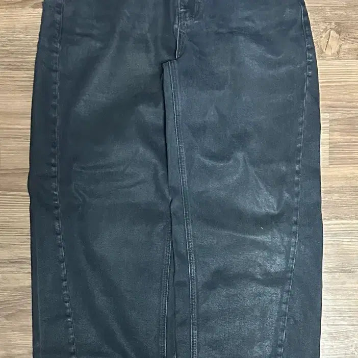 [BUNJANG] Lee Ye Wide Waxed Denim Pants / 이예 와이드 왁스드 왁스 코팅진 데님 팬츠