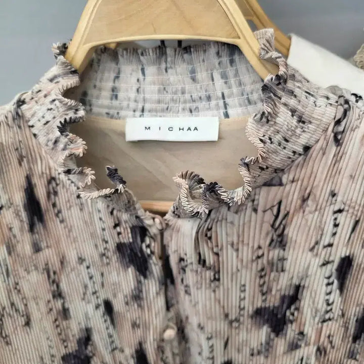 [BUNJANG] MICHAA Pleated Blouse / 미샤 mic has 주름 블라우스