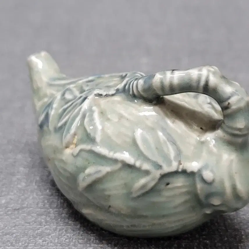 [BUNJANG] Celadon Porcelain Stem-shaped Inkstone / 청자 줄기형 연적