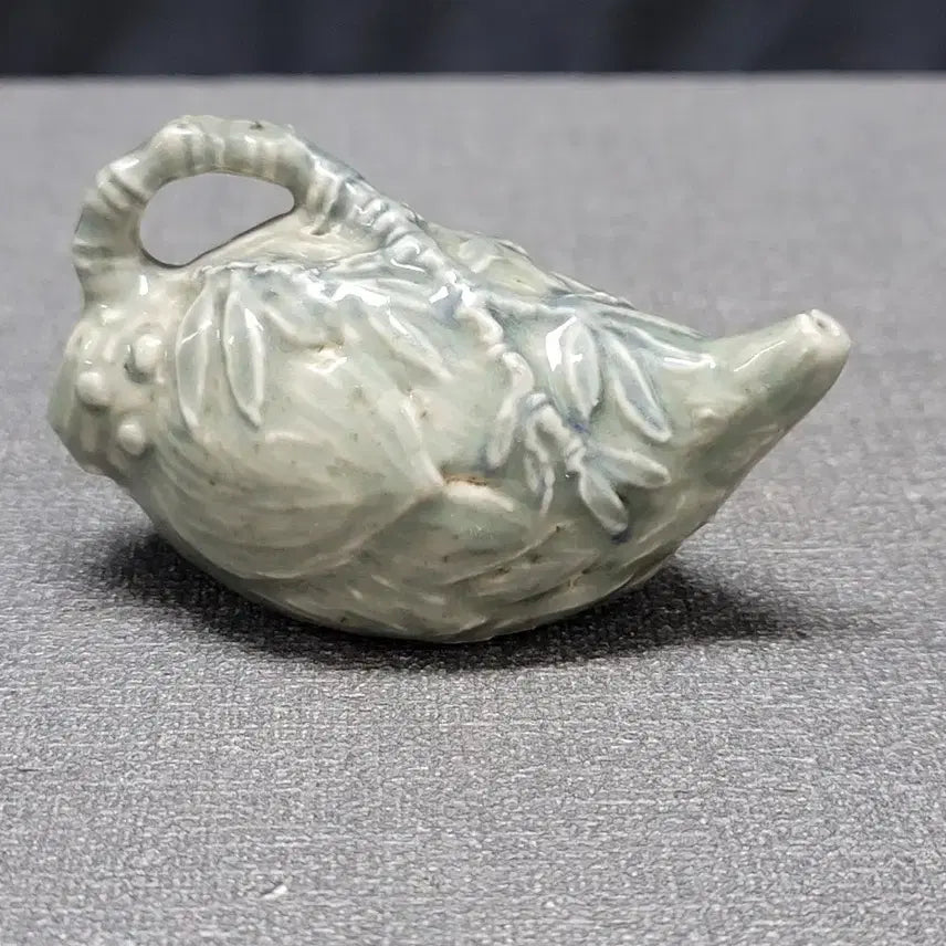 [BUNJANG] Celadon Porcelain Stem-shaped Inkstone / 청자 줄기형 연적