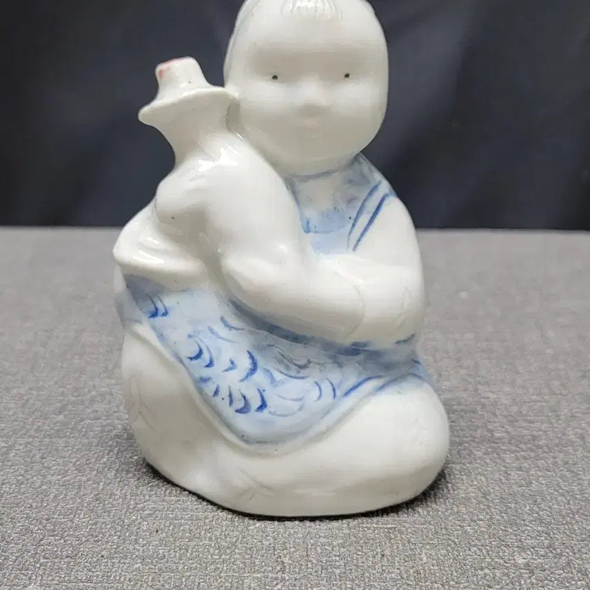 [BUNJANG] Joseon Dynasty White Porcelain Boy Figurine Inkstone / 백자 동자형 연적 도자기