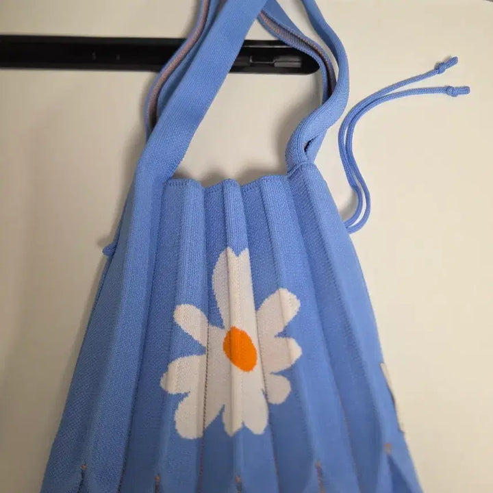 [BUNJANG] Joseph &amp; Stacey Lucky Pleats Knit Tote Bag Small Cerulean Blue Daisy / 조셉앤스테이시 럭키 플리츠 니트 스몰 데이지 세룰리안 블루