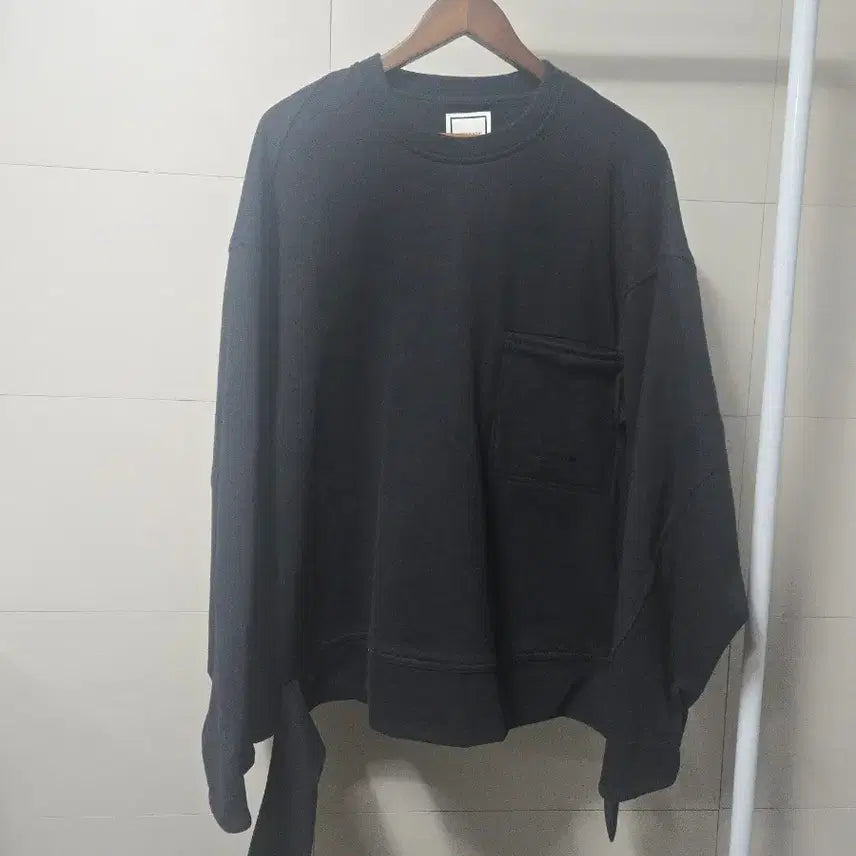 [BUNJANG] Wooyoungmi Logo Pocket Oversized Sweatshirt with Side Slits / 우영미 로고 포켓 사이드 트임 오버 스웻셔츠