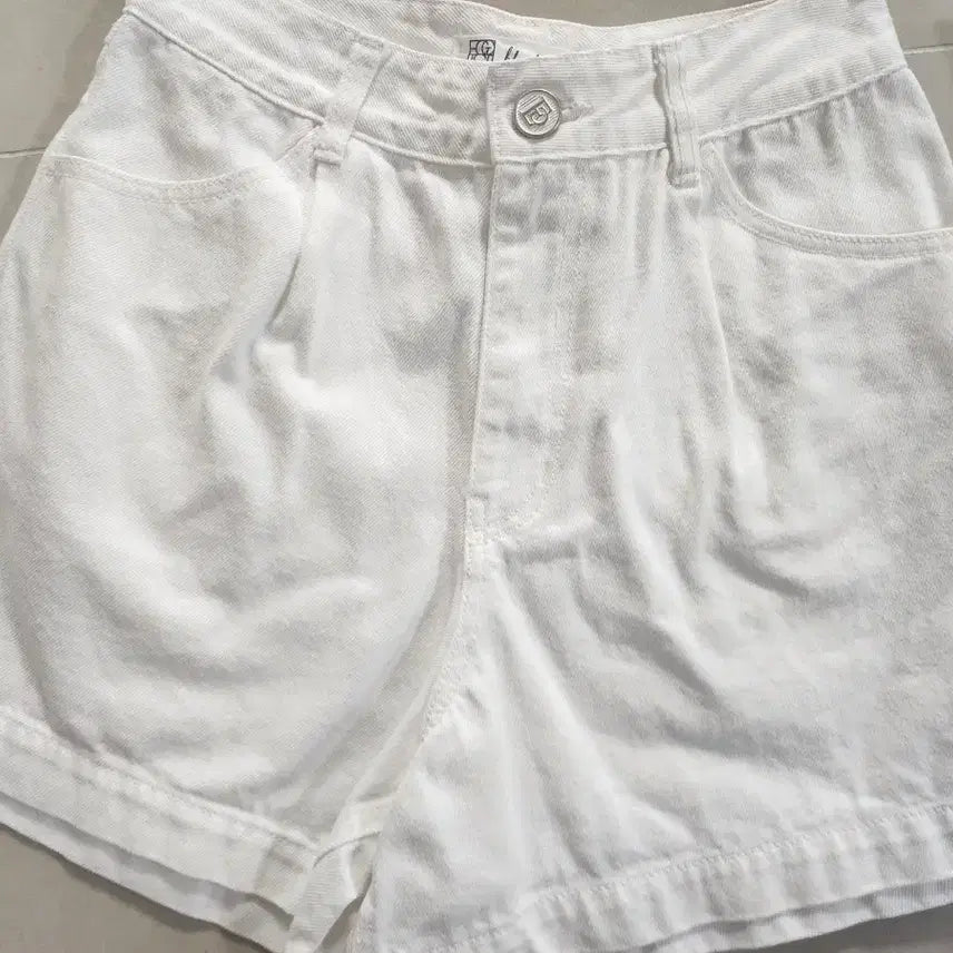 [BUNJANG] Egoist Denim Shorts (White, Denim) - Size S / 에고이스트 2개 (화이트, 데님) 사이즈 S