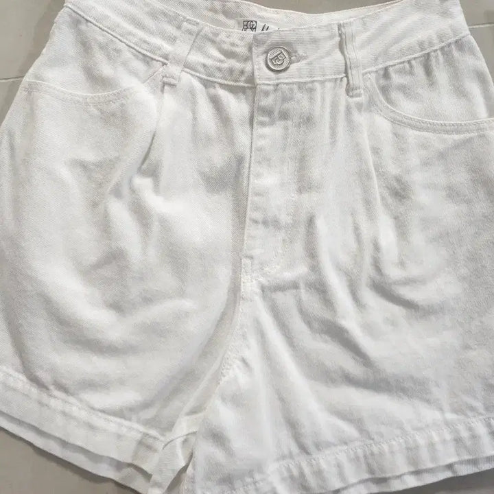 [BUNJANG] Egoist Denim Shorts (White, Denim) - Size S / 에고이스트 2개 (화이트, 데님) 사이즈 S