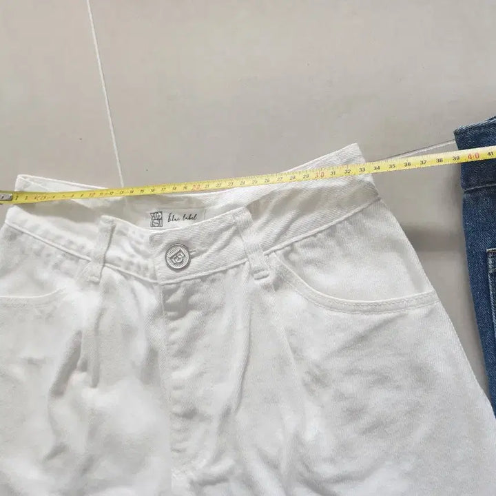 [BUNJANG] Egoist Denim Shorts (White, Denim) - Size S / 에고이스트 2개 (화이트, 데님) 사이즈 S