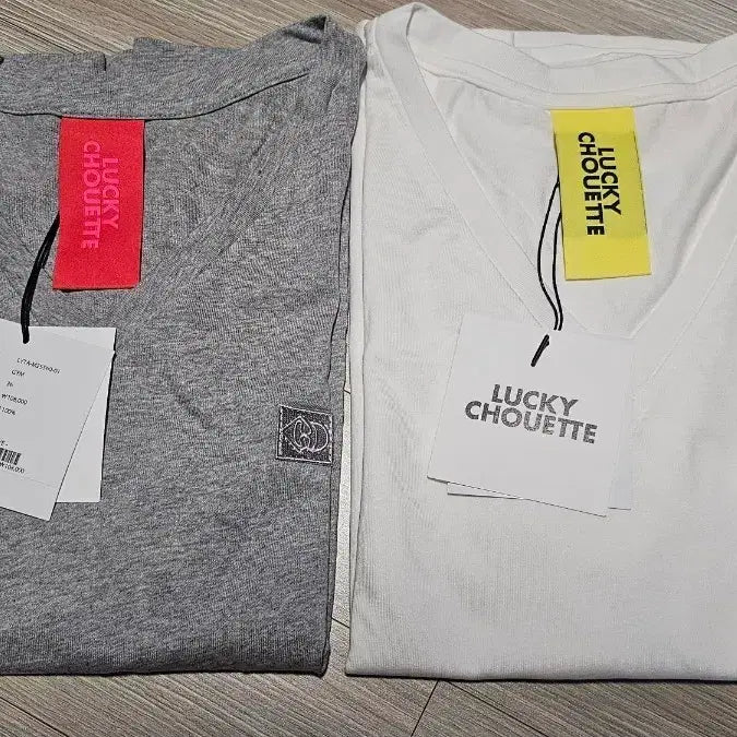 [BUNJANG] Lucky Chouette V-Neck T-Shirt Gray/White / (새제품)럭키슈에뜨 V넥 티셔츠 회색/흰색