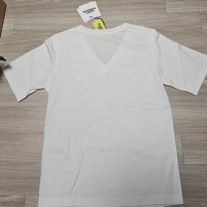 [BUNJANG] Lucky Chouette V-Neck T-Shirt Gray/White / (새제품)럭키슈에뜨 V넥 티셔츠 회색/흰색