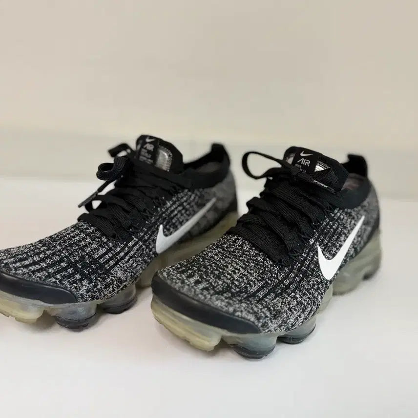 [BUNJANG] Nike Air VaporMax Black/White (240mm) / 나이키 에어 베이퍼맥스 블랙/화이트240 사이즈