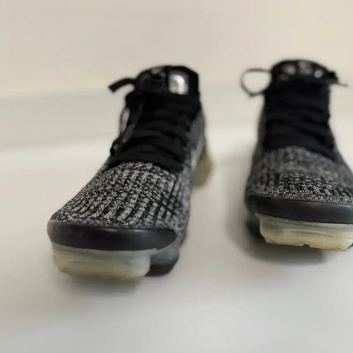[BUNJANG] Nike Air VaporMax Black/White (240mm) / 나이키 에어 베이퍼맥스 블랙/화이트240 사이즈
